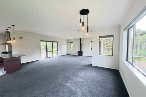 Photo of property in 30 Foster Road, Kumeu, 0891