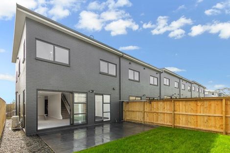 Photo of property in 25 William Wallbank Crescent, Swanson, Auckland, 0614