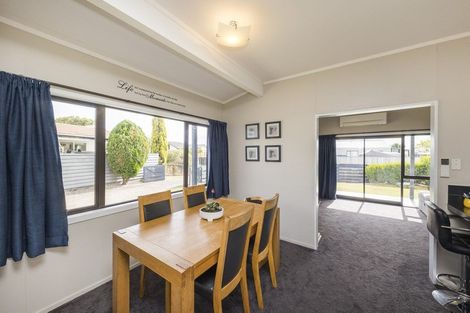 Photo of property in 6 Willowstream Grove, Cloverlea, Palmerston North, 4412