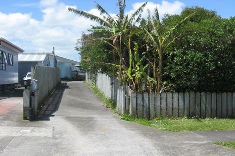 Photo of property in 8 Dungarvon Place, Clendon Park, Auckland, 2103