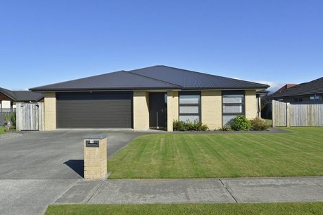 Photo of property in 19 Feist Street, Carterton, 5713