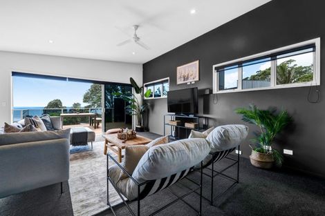 Photo of property in 14 Shearer Drive, Oakura, 4314