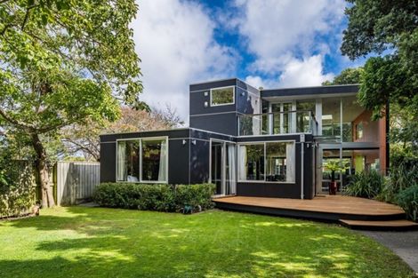 Photo of property in 22 Puriri Street, Eastbourne, Lower Hutt, 5013