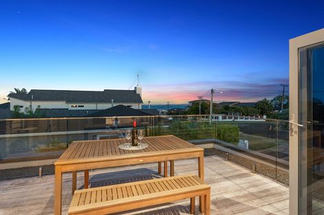 Photo of property in 1/18 Ridge Road, Waiake, Auckland, 0630