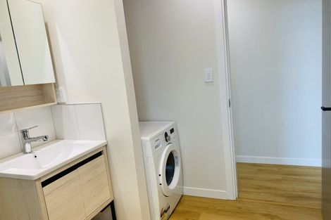 Photo of property in 12 Cromwell Point, Newlands, Wellington, 6037