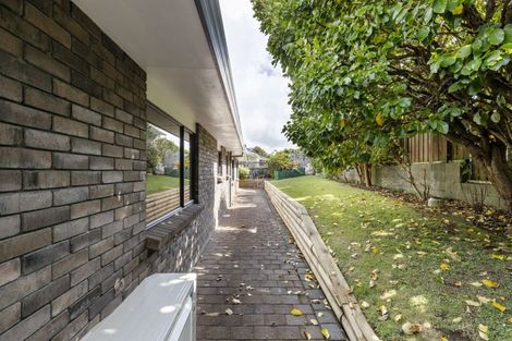 Photo of property in 15 Sandel Rise, Merrilands, New Plymouth, 4312