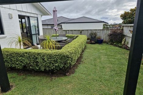 Photo of property in 11 Heta Road, Highlands Park, New Plymouth, 4312