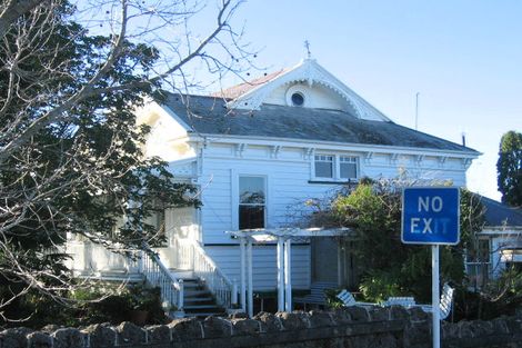 Photo of property in 18 Clyde Road, Bluff Hill, Napier, 4110