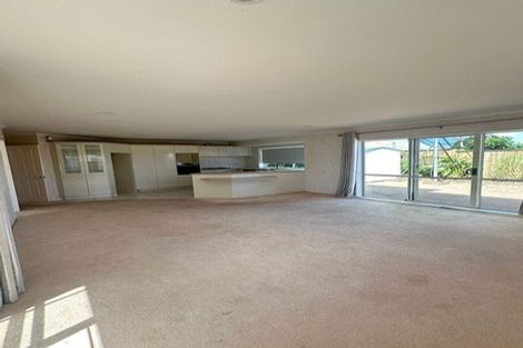 Photo of property in 9 Belsomet Place, Golflands, Auckland, 2013