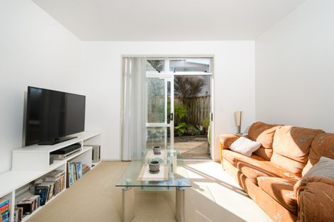 Photo of property in 25 Albionvale Road, Glen Eden, Auckland, 0602