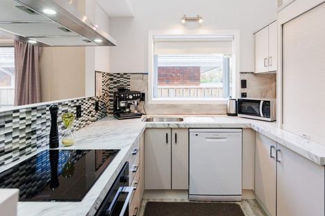 Photo of property in 14 Seaton Court, Hokowhitu, Palmerston North, 4410