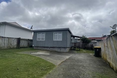 Photo of property in 2 Caserta Place, Clover Park, Auckland, 2023