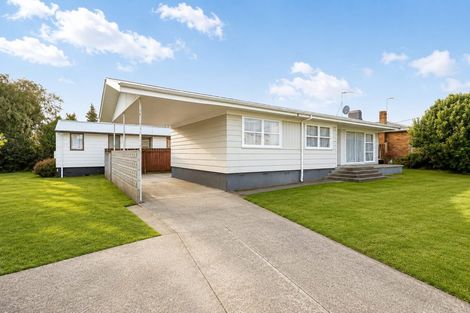 Photo of property in 61 Carrington Avenue, Silverdale, Hamilton, 3216
