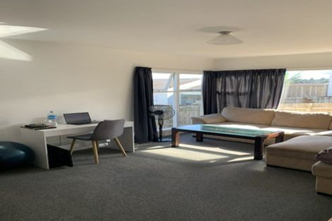 Photo of property in 2/3 Elliott Avenue, Bayview, Auckland, 0629