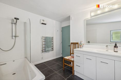 Photo of property in 33 Marine Parade, Macandrew Bay, Dunedin, 9014