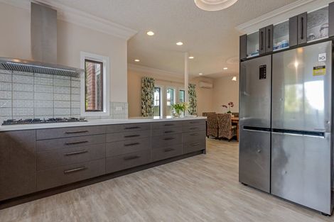 Photo of property in 21 Springdale Grove, Fitzherbert, Palmerston North, 4410