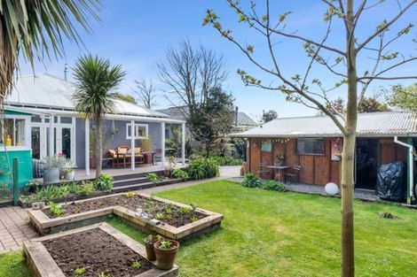 Photo of property in 216 Geraldine Street, Edgeware, Christchurch, 8013