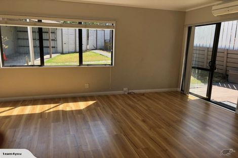 Photo of property in 2/95 Hobsonville Road, West Harbour, Auckland, 0618