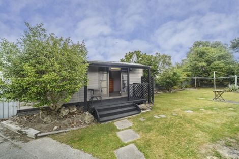 Photo of property in 2 Pukatea Place, Milson, Palmerston North, 4414