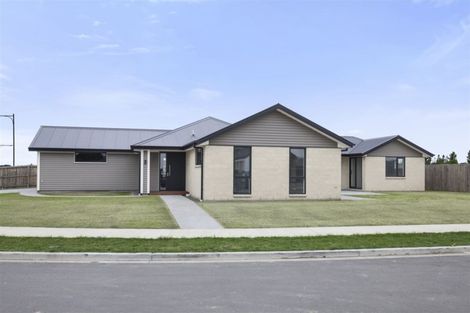 Photo of property in 8 Valour Drive, Rangiora, 7400