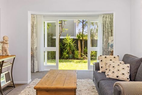 Photo of property in 3/32 Beach Road, Castor Bay, Auckland, 0620