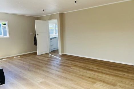 Photo of property in 8 Ranui Station Road, Ranui, Auckland, 0612