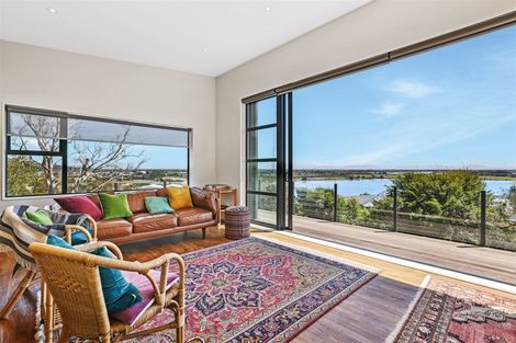 Photo of property in 31 Cannon Hill Crescent, Mount Pleasant, Christchurch, 8081