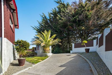 Photo of property in 6 Tree Top Lane, Paparangi, Wellington, 6037