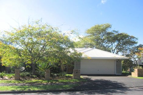 Photo of property in 34 Lochend Place, Highland Park, Auckland, 2010