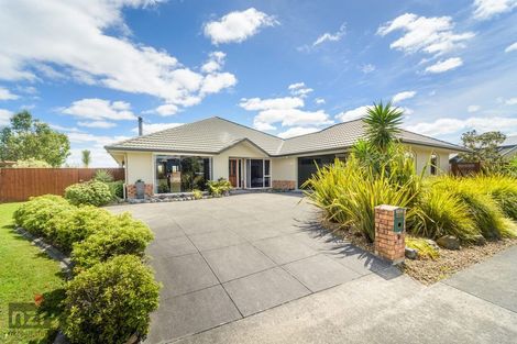 Photo of property in 3 Ron Place, Fitzherbert, Palmerston North, 4410