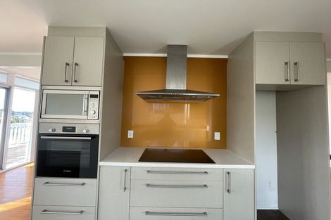 Photo of property in 25 Downsview Road, Pakuranga Heights, Auckland, 2010