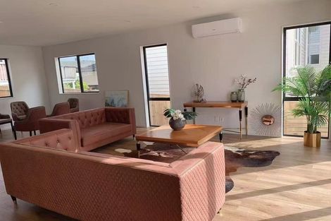 Photo of property in 142a Luckens Road, West Harbour, Auckland, 0618