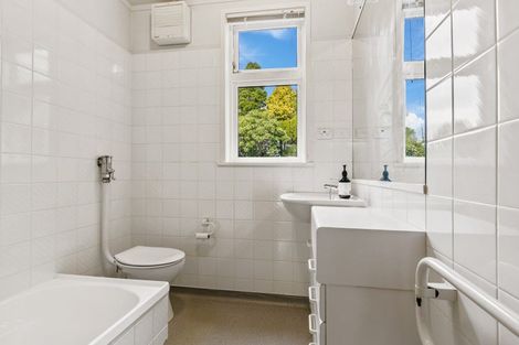 Photo of property in 275 Karori Road, Karori, Wellington, 6012