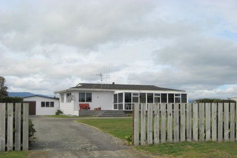 Photo of property in 6 Norna Grove, Waikawa Beach, Levin, 5573