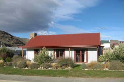 Photo of property in 2 Ray Street, Cromwell, 9310