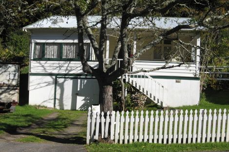 Photo of property in 7 Matauwhi Road, Russell, 0202