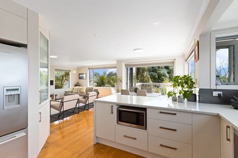 Photo of property in 105 Kowhai Road, Mairangi Bay, Auckland, 0630