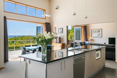 Photo of property in 10 Cameron Drive, Acacia Bay, Taupo, 3385
