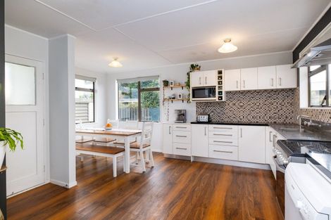 Photo of property in 76 Atherfold Crescent, Greenmeadows, Napier, 4112