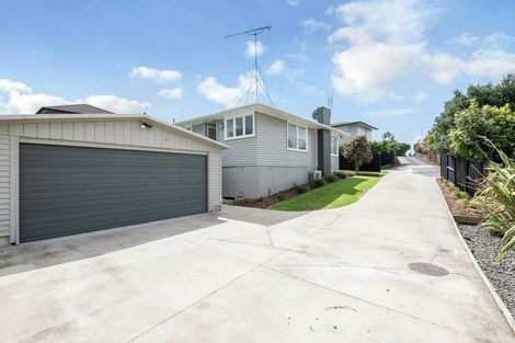 Photo of property in 31 Advene Road, Cockle Bay, Auckland, 2014