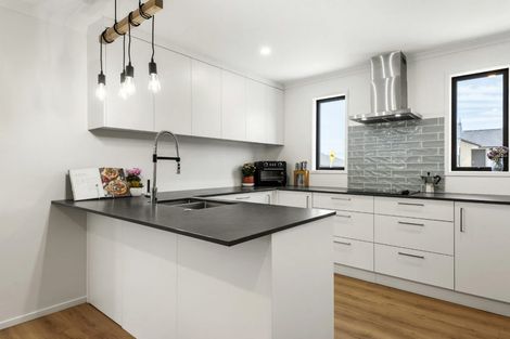 Photo of property in 17 Omahuru Road, Glenbrook, 2681