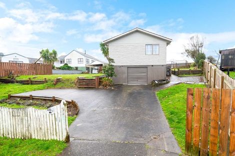Photo of property in 16 Massine Place, Randwick Park, Auckland, 2105