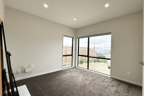 Photo of property in 16 Morus Road, Massey, Auckland, 0614