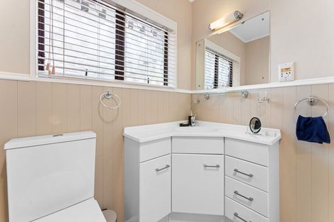 Photo of property in 2/41 Highland Drive, Highland Park, Auckland, 2010