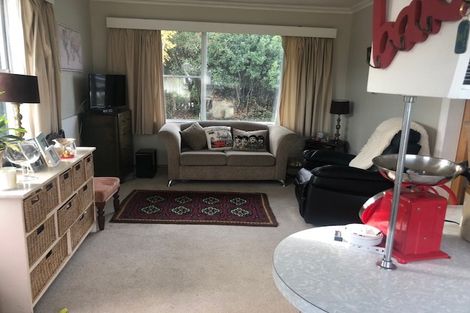 Photo of property in 2 Tyne Street, Carterton, 5713