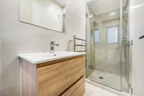 Photo of property in 6/107 Hobsonville Road, West Harbour, Auckland, 0618