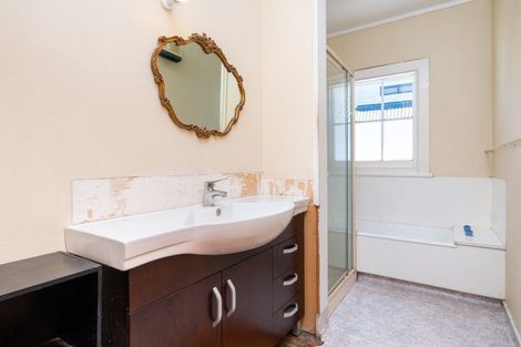 Photo of property in 27 Napier Terrace, Hospital Hill, Napier, 4110