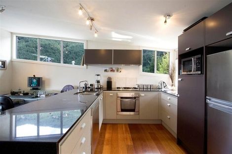 Photo of property in 6b Miller Place, Sunshine Bay, Queenstown, 9300