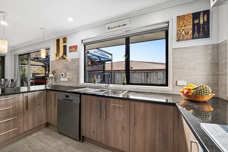 Photo of property in 11 Frederick Place, Whalers Gate, New Plymouth, 4310