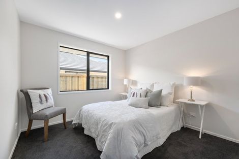 Photo of property in 2 Graeme Cooper Lane, Avonhead, Christchurch, 8042